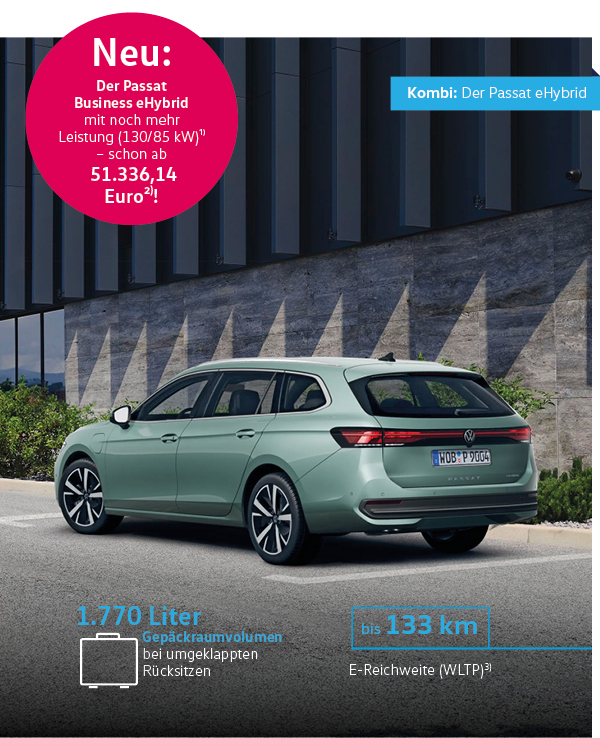 Der Passat Business eHybrid steht in einer Parklücke