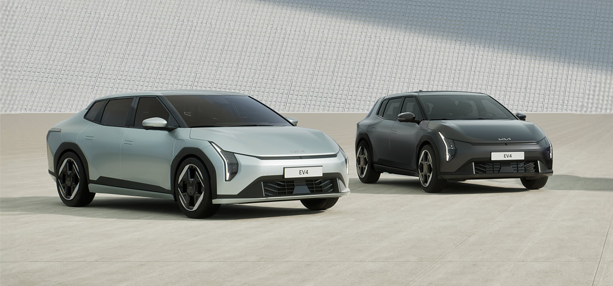 Der neue Kia EV4 in 2 Varianten.