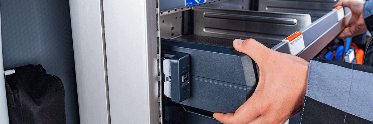 Mit einem Klick ist das Regalelement entnommen bzw. verankert.