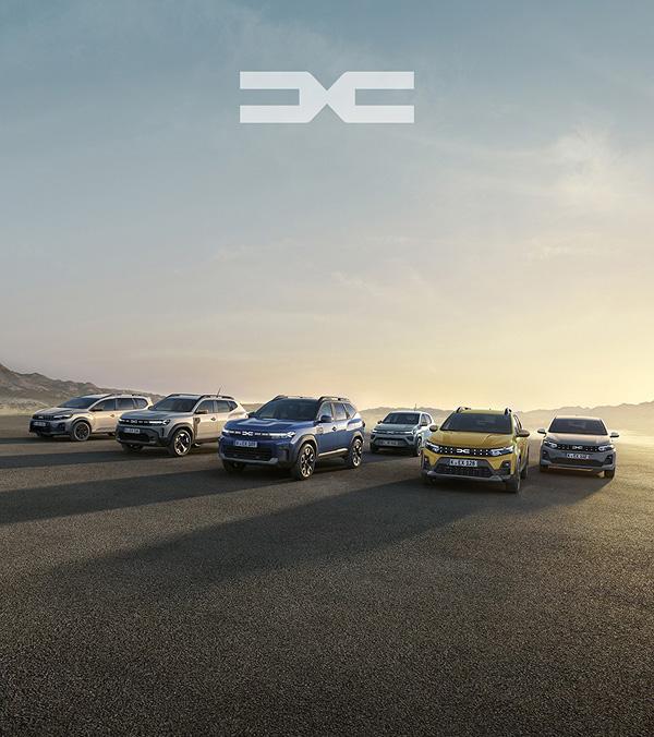 Abbildung aller Dacia Modelle in der Wüste.